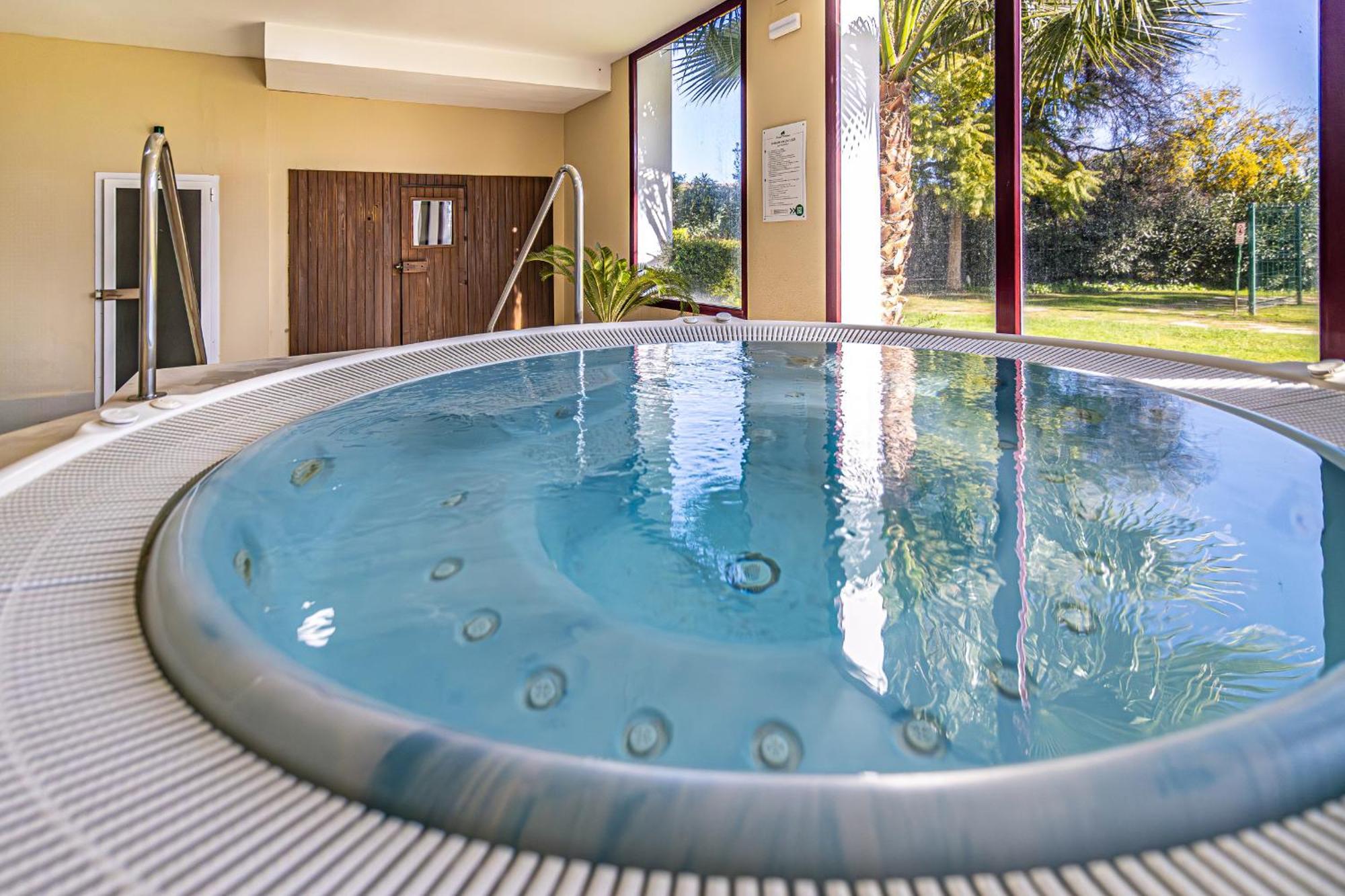 Rentitspain Charming Apartment: Parque Botanico Resort & Country Club Estepona Exterior photo